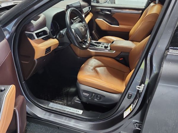 2021 Toyota Highlander LIMITED Platinum