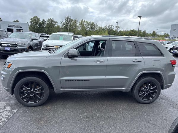 2020 Jeep Grand Cherokee Altitude Laredo
