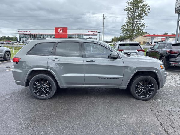 2020 Jeep Grand Cherokee Altitude Laredo
