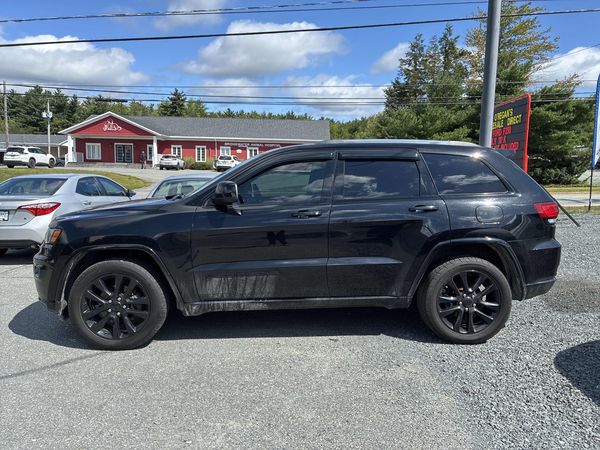 2020 Jeep Grand Cherokee Altitude Laredo