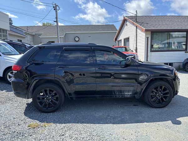 2020 Jeep Grand Cherokee Altitude Laredo