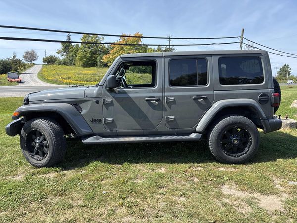 2020 Jeep Wrangler Unlimited Sahara Altitude