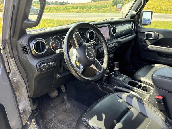 2020 Jeep Wrangler Unlimited Sahara Altitude