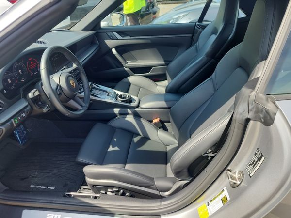 2025 Porsche 911 CARRERA