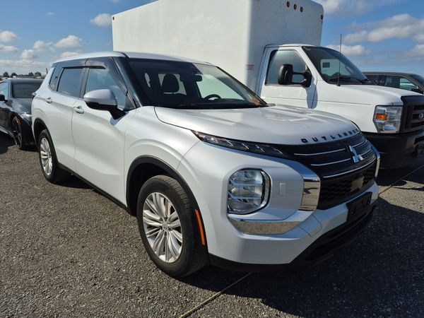 2024 Mitsubishi Outlander ES