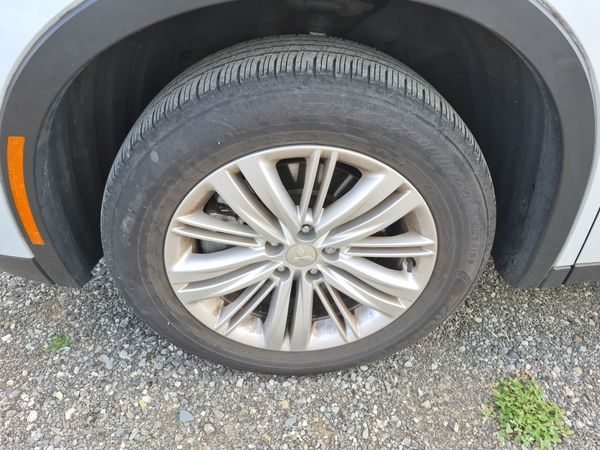 2024 Mitsubishi Outlander ES