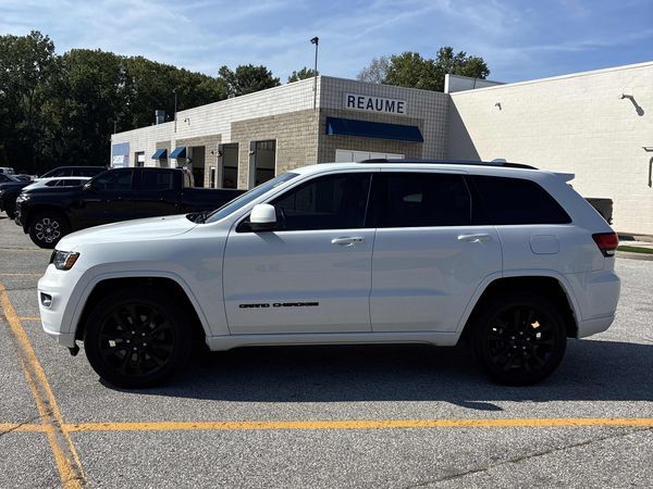 2021 Jeep Grand Cherokee Altitude Laredo