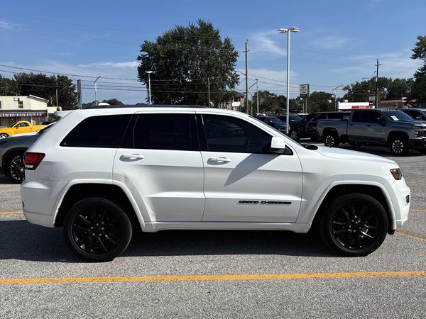 2021 Jeep Grand Cherokee Altitude Laredo