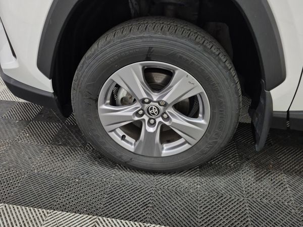 2023 Toyota Rav4 HYBRID LE XLE Premium