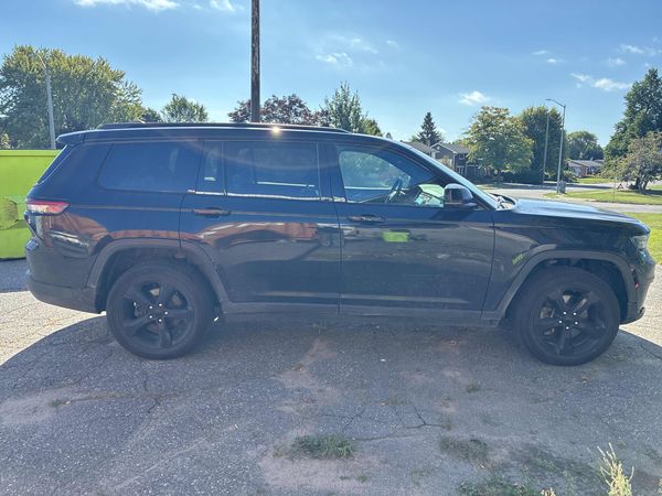 2024 Jeep Grand Cherokee L Altitude Laredo