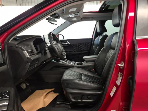 2023 Mitsubishi Outlander SEL