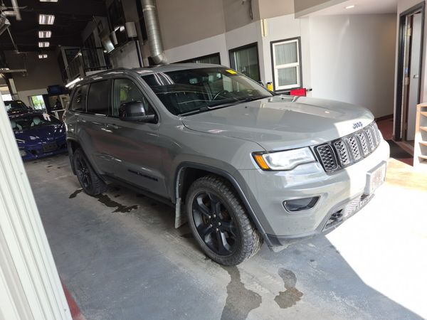 2020 Jeep Grand Cherokee UPLAND Laredo