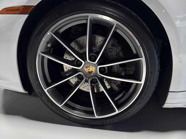 2020 Porsche 911 Carrera 4 Coupe