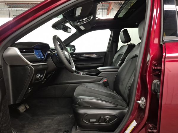 2023 Jeep Grand Cherokee ALTITUDE Laredo, Altitude