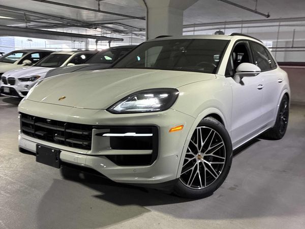 2025 Porsche Cayenne AWD