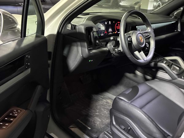 2025 Porsche Cayenne AWD