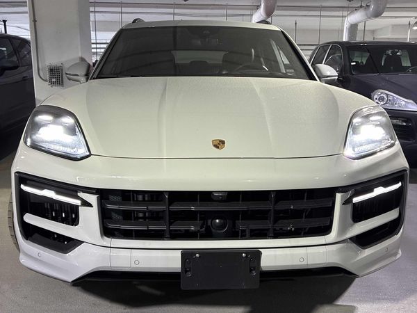 2025 Porsche Cayenne AWD