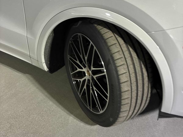 2025 Porsche Cayenne AWD