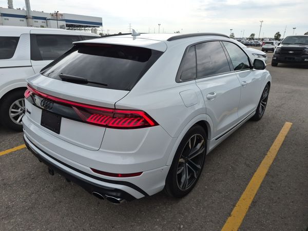 2023 Audi SQ8 quattro Premium Plus