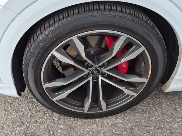 2023 Audi SQ8 quattro Premium Plus