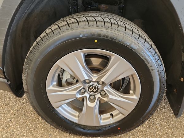 2022 Toyota Rav4 HYBRID LE XLE Premium
