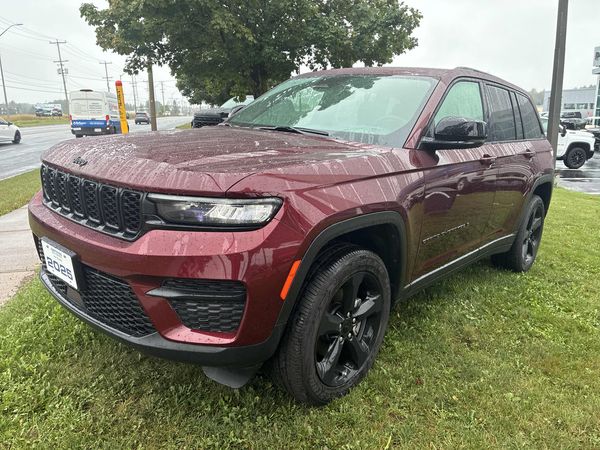 2025 Jeep Grand Cherokee Altitude
