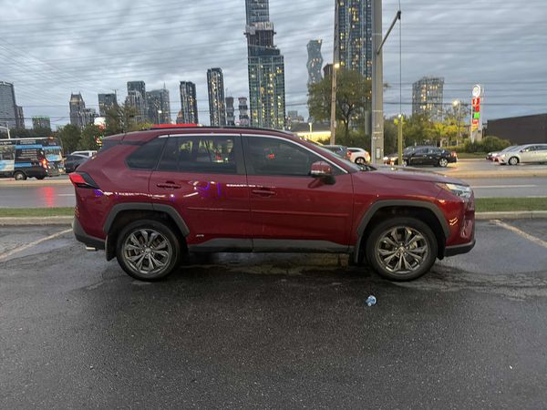 2025 Toyota RAV4 Hybrid XLE