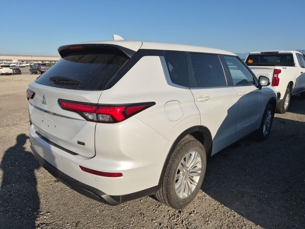 2024 Mitsubishi Outlander ES