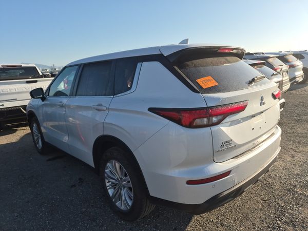 2024 Mitsubishi Outlander ES