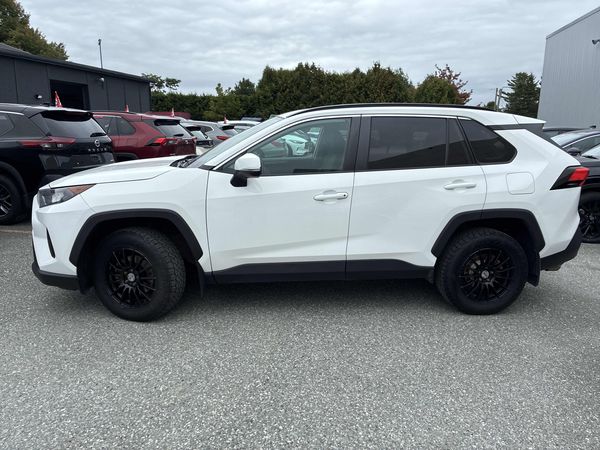 2020 Toyota RAV4 LE
