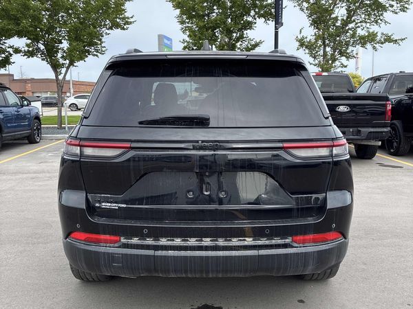 2024 Jeep Grand Cherokee Altitude Laredo