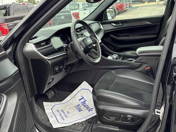 2024 Jeep Grand Cherokee Altitude Laredo