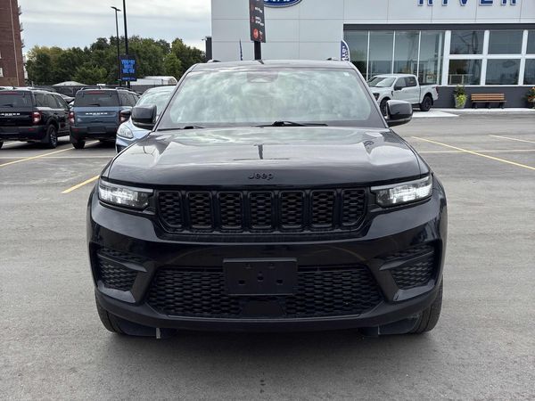 2024 Jeep Grand Cherokee Altitude Laredo