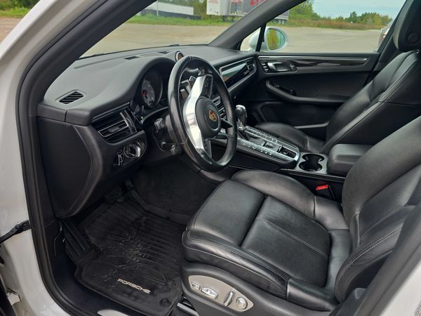 2020 Porsche Macan S