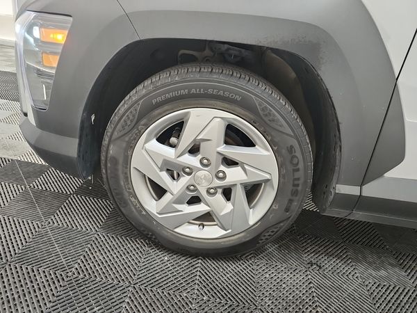 2024 Hyundai KONA ESSENTIAL SE
