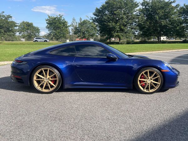 2020 Porsche 911 Carrera S Coupe Carrera S / Carrera 4S