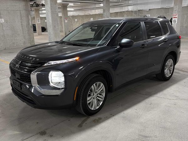 2024 Mitsubishi Outlander ES