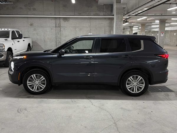 2024 Mitsubishi Outlander ES