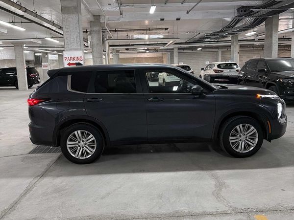 2024 Mitsubishi Outlander ES