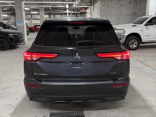 2024 Mitsubishi Outlander ES