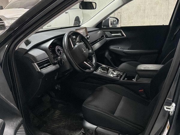 2024 Mitsubishi Outlander ES