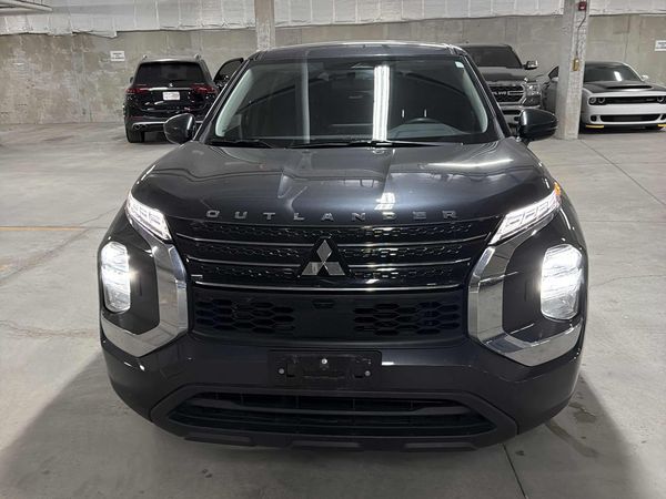 2024 Mitsubishi Outlander ES