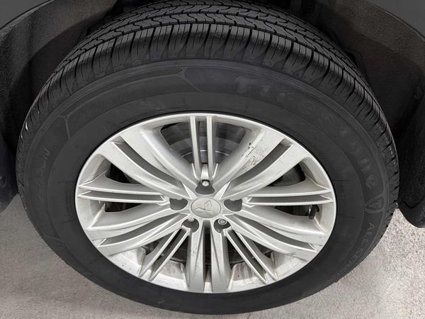 2024 Mitsubishi Outlander ES