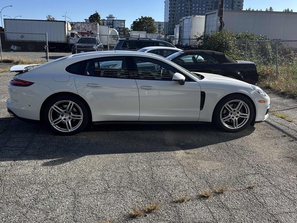 2018 Porsche Panamera 4 AWD Base / 4