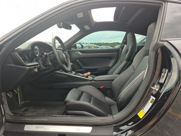 2024 Porsche 911 CARRERA 4S
