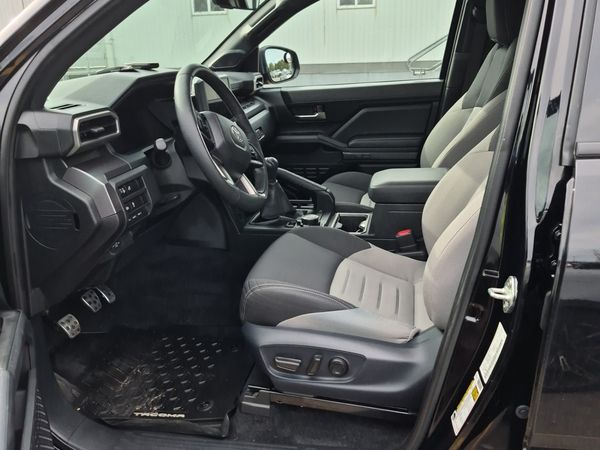 2025 Toyota Tacoma CREW CAB SHORT BED
