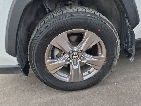 2024 Toyota Rav4 HYBRID LE XLE Premium