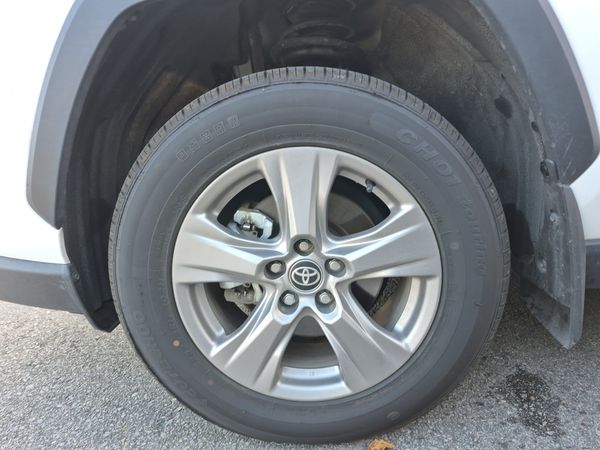 2025 Toyota Rav4 HYBRID LE XLE Premium