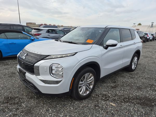 2024 Mitsubishi Outlander ES