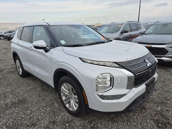 2024 Mitsubishi Outlander ES